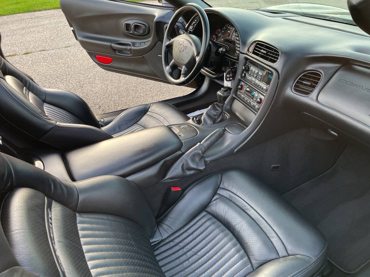 Used 2003 Chevrolet Corvette Convertible w/ Preferred Equipment Group1 RWD image 12