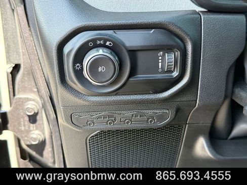 Used 2025 Jeep Wrangler Sport AWD/4WD image 30