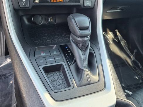 Used 2025 Toyota RAV4 XLE FWD image 19