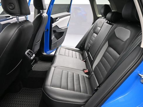 Used 2022 Volkswagen Taos SEL w/ Panoramic Sunroof Package image 19