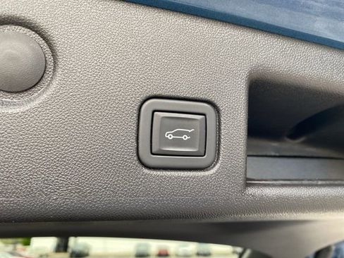 Used 2024 Chevrolet Equinox LT FWD image 33