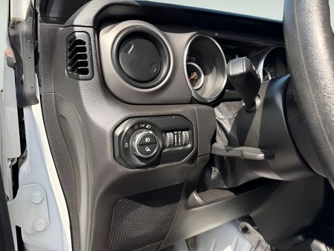 Used 2021 Jeep Gladiator Sport AWD/4WD image 19