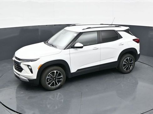 Used 2025 Chevrolet TrailBlazer LT w/ Driver Confidence Package image 29