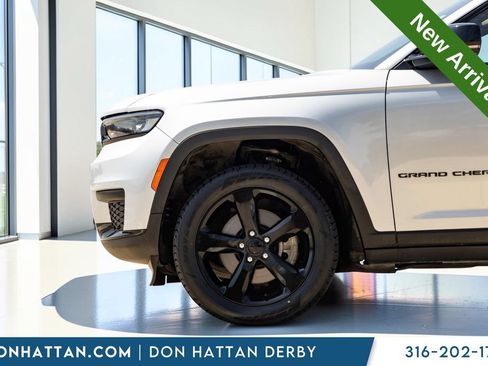 Used 2023 Jeep Grand Cherokee L Laredo AWD/4WD image 28