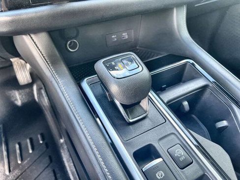 Used 2022 Nissan Pathfinder SV w/ SV Premium Package image 15