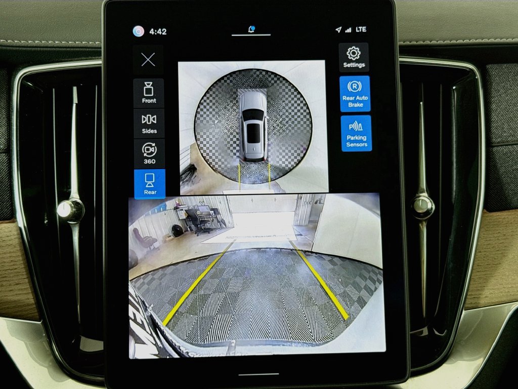 Used 2025 Volvo XC90 B6 Plus AWD/4WD image 14