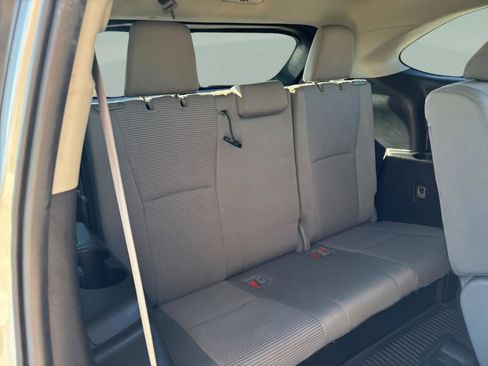 Used 2023 Toyota Highlander LE image 38