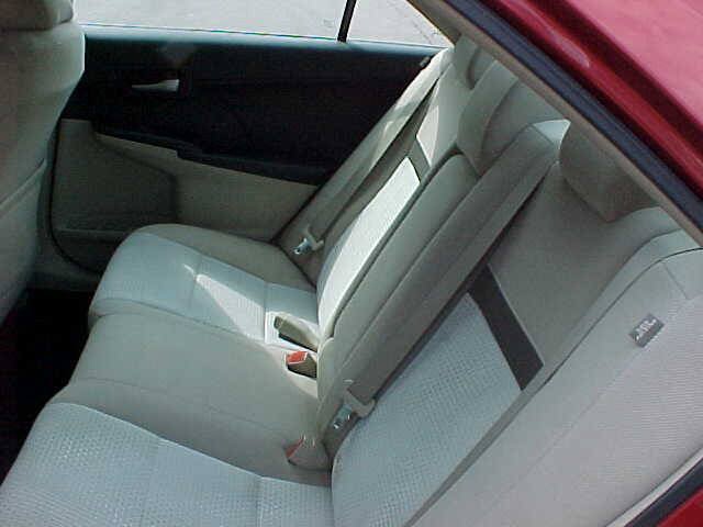 Used 2012 Toyota Camry LE FWD image 12