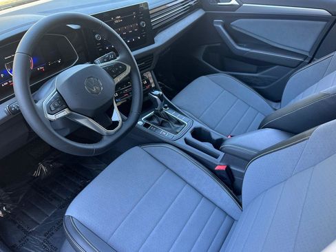 New 2025 Volkswagen Jetta SE image 9