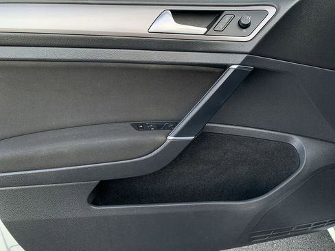 Used 2015 Volkswagen e-Golf Limited Edition image 14