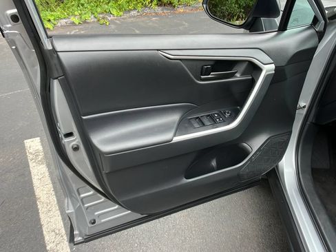 Used 2023 Toyota RAV4 LE AWD/4WD image 11