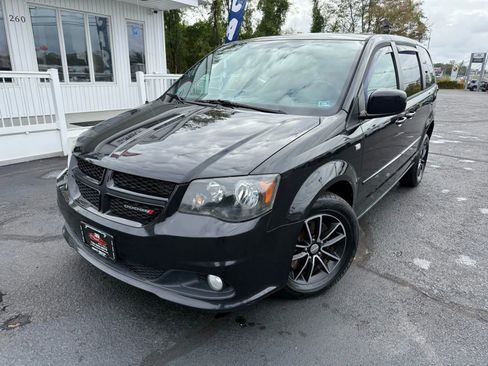 Used 2014 Dodge Grand Caravan SXT image 2