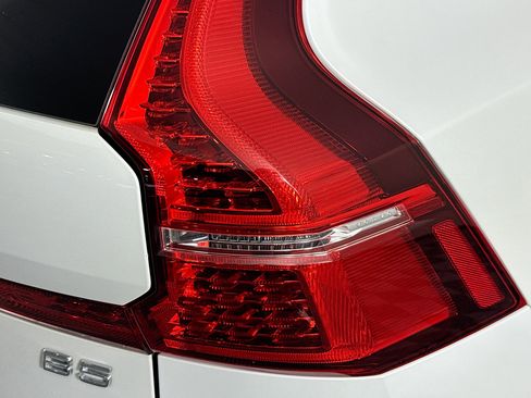 Used 2023 Volvo XC60 B5 Plus w/ Protection Package Premier image 33