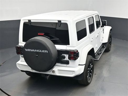 Used 2021 Jeep Wrangler Unlimited Sahara image 40
