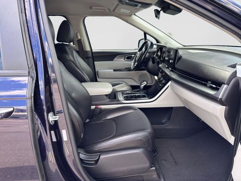 Used 2022 Kia Carnival LX FWD image 15