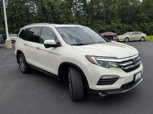 Used 2017 Honda Pilot Touring image 7