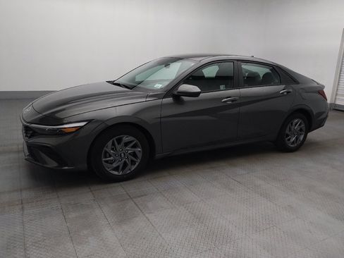 Used 2024 Hyundai Elantra SEL FWD image 2