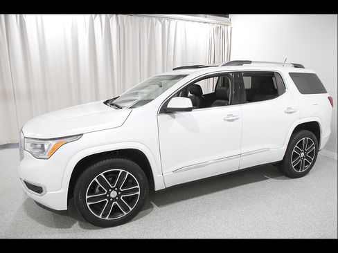 Certified 2019 GMC Acadia Denali w/ Technology Package AWD/4WD image 3