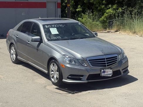 Used 2013 Mercedes-Benz E 350 BlueTEC Sedan image 2