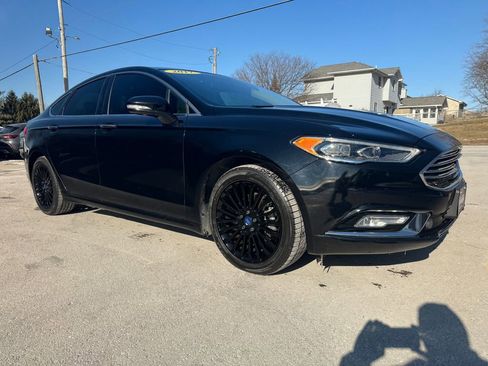 Used 2017 Ford Fusion SE w/ Equipment Group 202A image 3