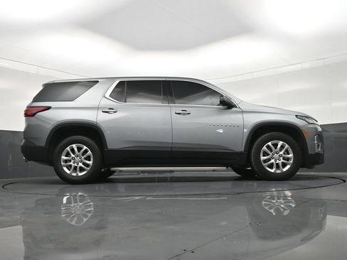 Used 2023 Chevrolet Traverse LS FWD image 29