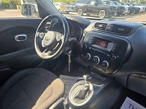 Used 2016 Kia Soul FWD image 9