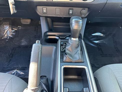 Certified 2017 Toyota Tacoma SR5 w/ Tow Package AWD/4WD image 26