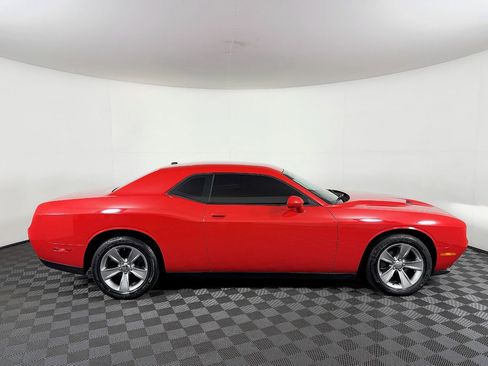 Used 2015 Dodge Challenger SXT w/ Driver Convenience Group RWD image 7