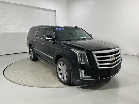 Used 2019 Cadillac Escalade ESV Premium Luxury AWD/4WD image 3