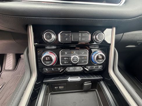 Used 2021 GMC Yukon Denali w/ Denali Premium Package image 6