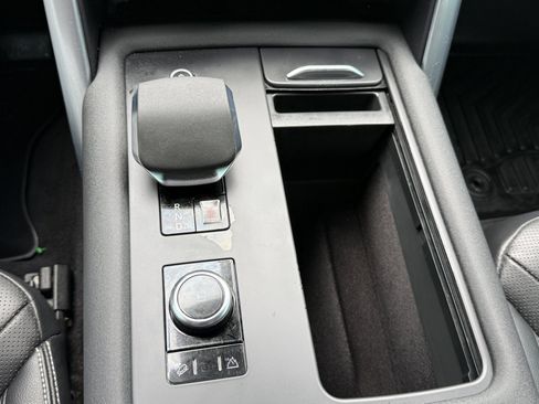 Used 2022 Land Rover Discovery S R-Dynamic AWD/4WD image 13