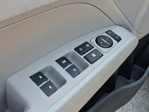 Used 2020 Hyundai Elantra SE FWD image 14
