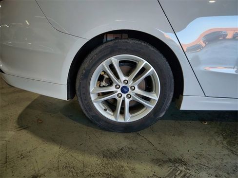 Used 2018 Ford Fusion SE w/ Fusion SE Technology Package image 24