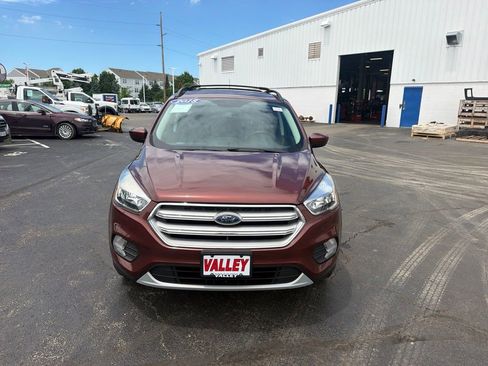 Used 2018 Ford Escape SE w/ SE Sync 3 Package FWD image 3
