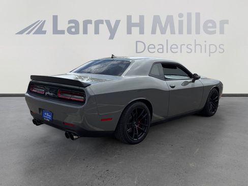 Used 2023 Dodge Challenger SRT Hellcat w/ Driver Convenience Group RWD image 5