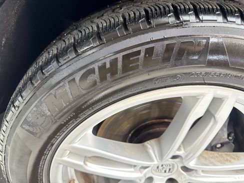 Used 2024 Porsche Macan AWD/4WD image 87