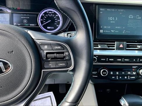 Used 2020 Kia Niro LXS image 17