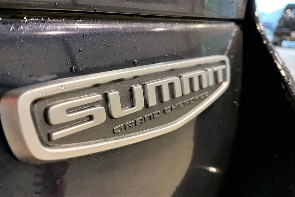 Used 2024 Jeep Grand Cherokee L Summit w/ Advanced Protech Group IV AWD/4WD image 24