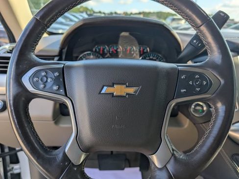 Used 2020 Chevrolet Suburban LT w/ Luxury Package RWD image 20