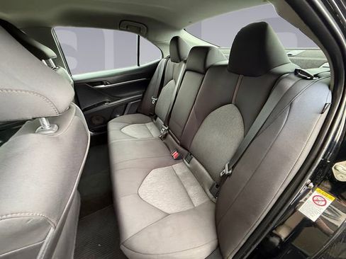 Used 2018 Toyota Camry LE image 16