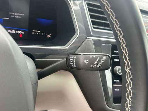 Used 2022 Volkswagen Tiguan SE w/ Panoramic Sunroof Package image 27