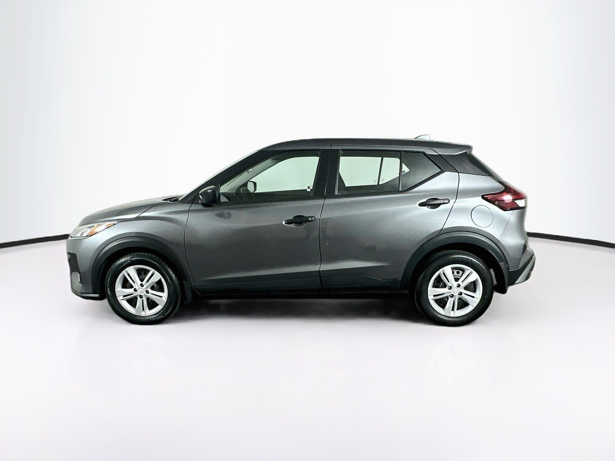 Used 2024 Nissan Kicks S FWD image 4