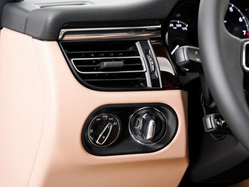 Certified 2026 Porsche Macan AWD/4WD image 12
