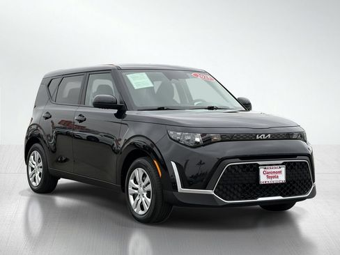 Used 2025 Kia Soul LX FWD image 12