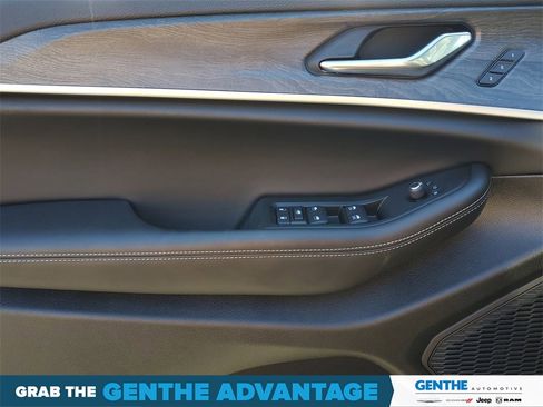 Certified 2024 Jeep Grand Cherokee Limited image 12