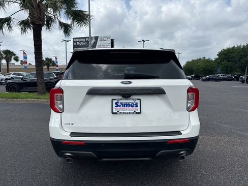 Used 2022 Ford Explorer XLT w/ Equipment Group 202A RWD image 4