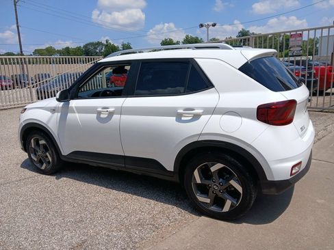 Used 2025 Hyundai Venue SEL FWD image 5