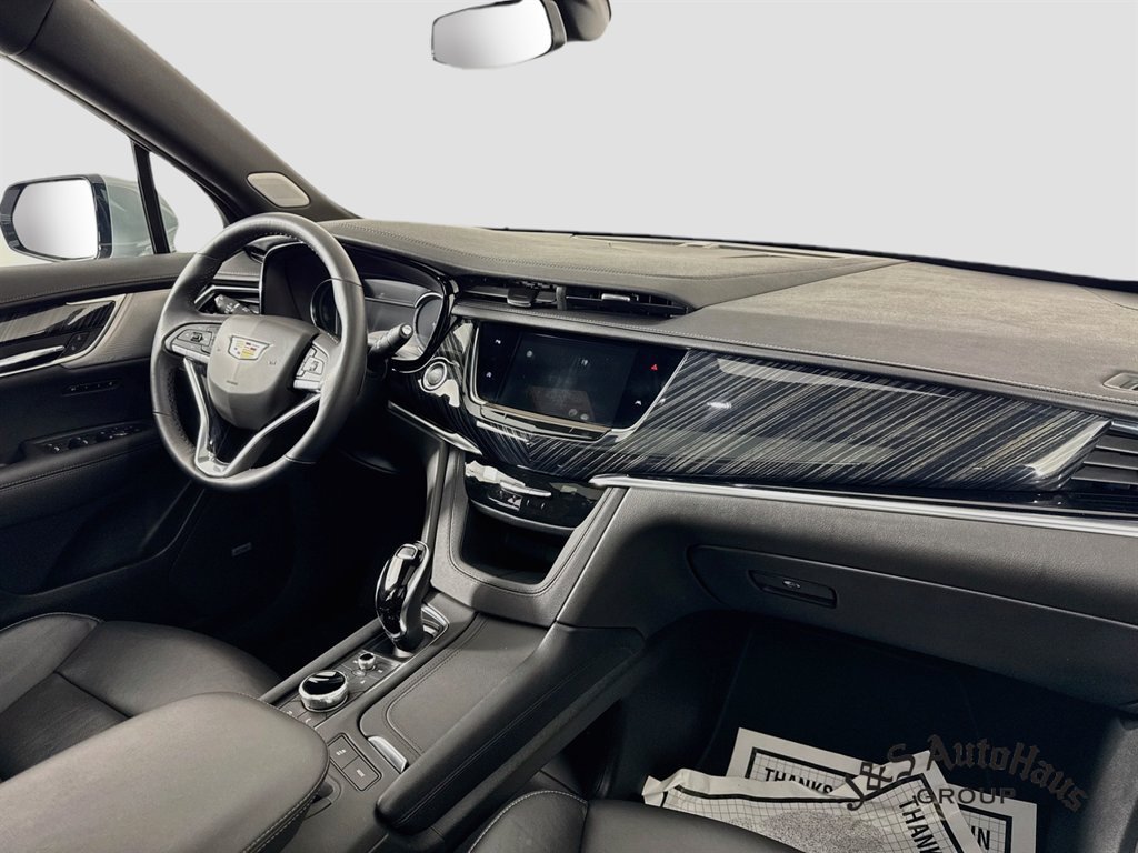 Used 2025 Cadillac XT6 Premium Luxury AWD/4WD image 31