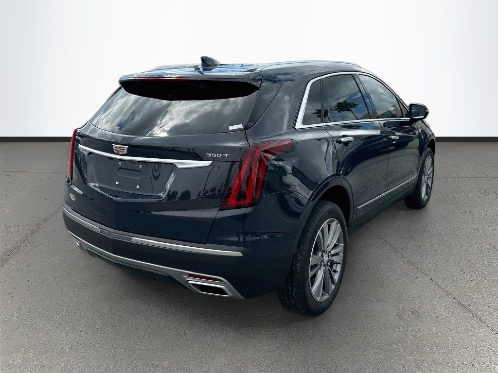 Used 2025 Cadillac XT5 Premium Luxury w/ LPO, Floor Liner Package FWD image 7