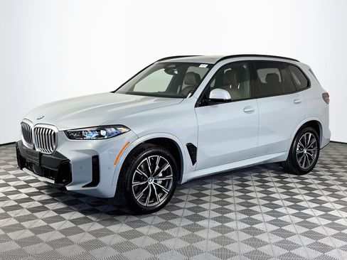 Used 2026 BMW X5 sDrive40i w/ M Sport Package RWD image 4